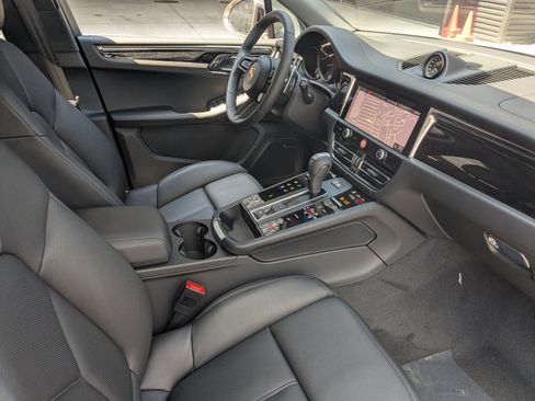 Used 2025 Porsche Macan Turbo image 27