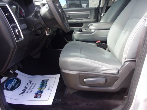 Used 2017 RAM 1500 Classic SLT AWD/4WD image 11