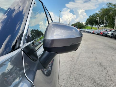 Used 2025 Nissan Rogue SL w/ Tech Package FWD image 4