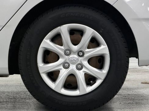 Used 2014 Hyundai Accent GS FWD image 9