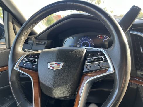 Used 2017 Cadillac Escalade ESV Luxury image 35