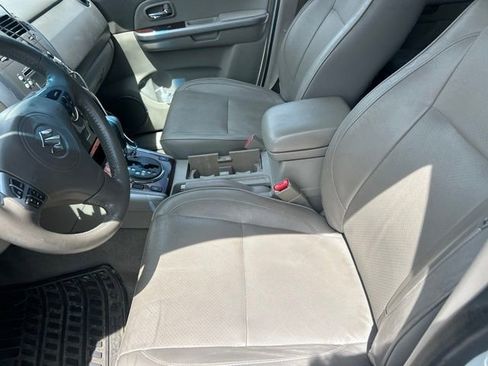 Used 2011 Suzuki Grand Vitara Limited AWD/4WD image 5