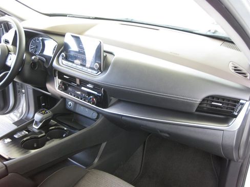 Used 2022 Nissan Rogue SV FWD image 36