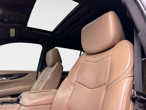 Used 2019 Cadillac Escalade Platinum image 22