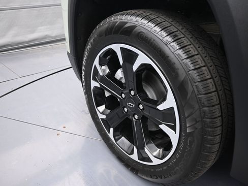 New 2026 Chevrolet Equinox LT w/ Convenience Package II FWD image 38