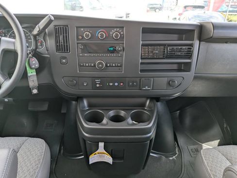 Used 2025 GMC Savana 3500 LT w/ LT Preferred Equipment Group RWD image 16