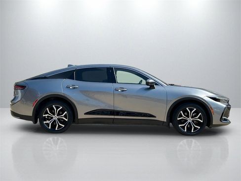 Used 2023 Toyota Crown Limited image 4