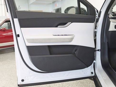 Used 2023 Fisker Ocean Extreme image 34