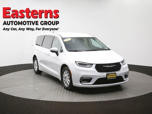 Used 2023 Chrysler Pacifica Touring-L FWD image 50