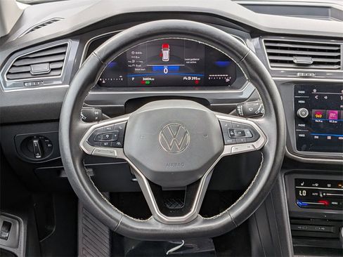 Used 2024 Volkswagen Tiguan SE image 22