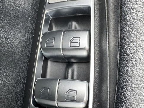 Used 2019 Mercedes-Benz E 300 image 44