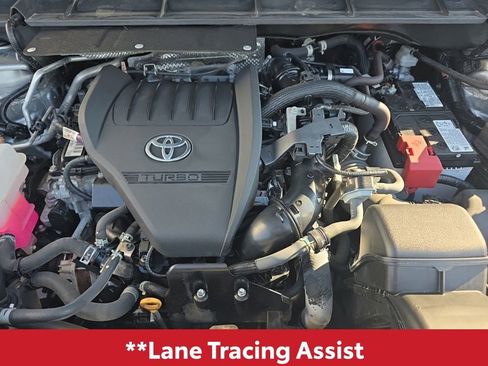 Used 2024 Toyota Highlander LE image 11