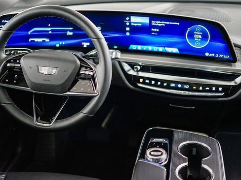 Used 2025 Cadillac Lyriq Sport image 12