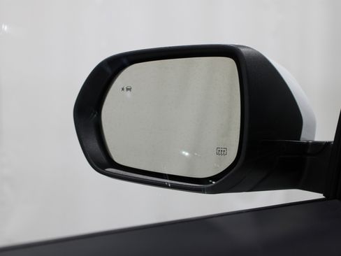 Used 2025 Chevrolet Equinox LT AWD/4WD image 18