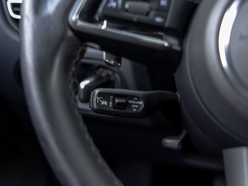 Certified 2022 Porsche Macan S AWD/4WD image 31