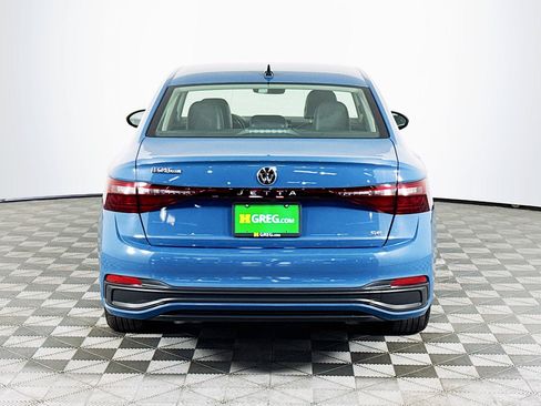 Used 2025 Volkswagen Jetta SE FWD image 7