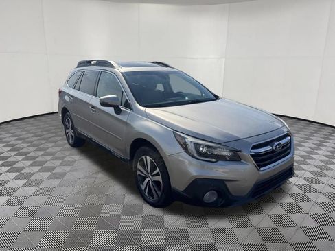 Used 2018 Subaru Outback 3.6R Limited AWD/4WD image 3