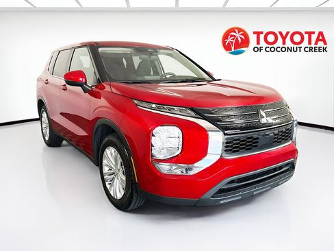 Used 2024 Mitsubishi Outlander ES FWD image 1