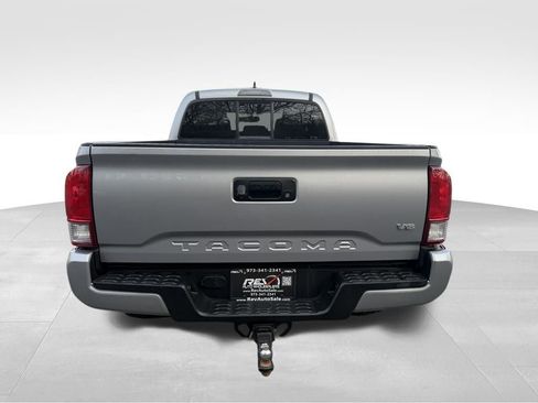 Used 2016 Toyota Tacoma TRD Sport w/ Exterior Package image 5