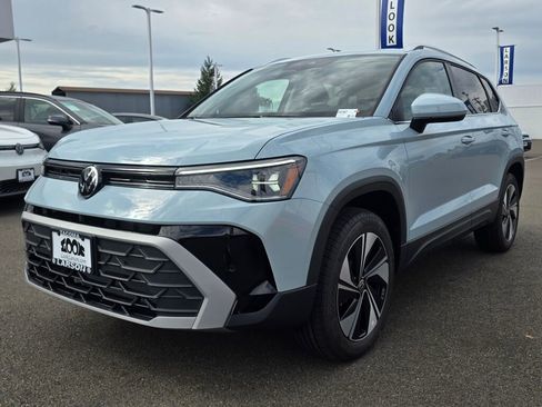 New 2025 Volkswagen Taos SE image 8