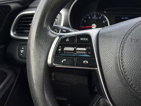 Used 2020 Kia Sorento LX FWD image 26