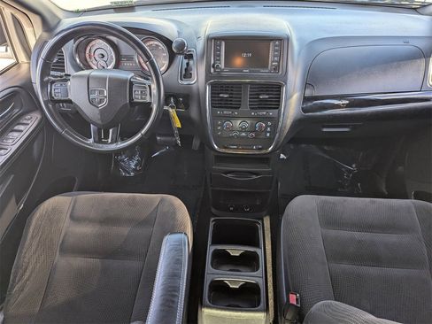 Used 2018 Dodge Grand Caravan SE image 12