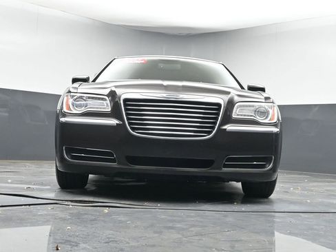 Used 2013 Chrysler 300 image 31