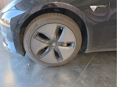 Used 2019 Tesla Model 3 Standard Range image 3