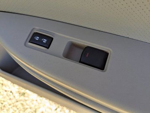 Used 2012 Subaru Outback 2.5i Limited w/ Moonroof Pkg image 38