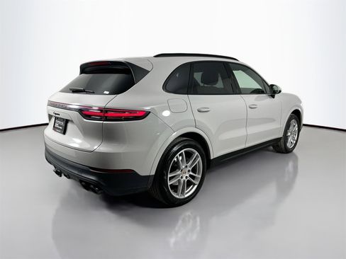 Certified 2023 Porsche Cayenne Platinum Edition image 7