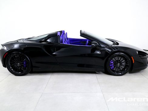Used 2025 McLaren Artura Spider image 11