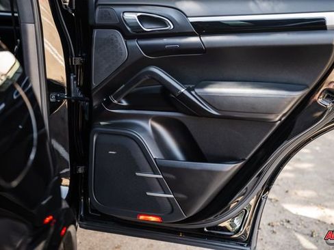 Used 2018 Porsche Cayenne Platinum Edition image 70