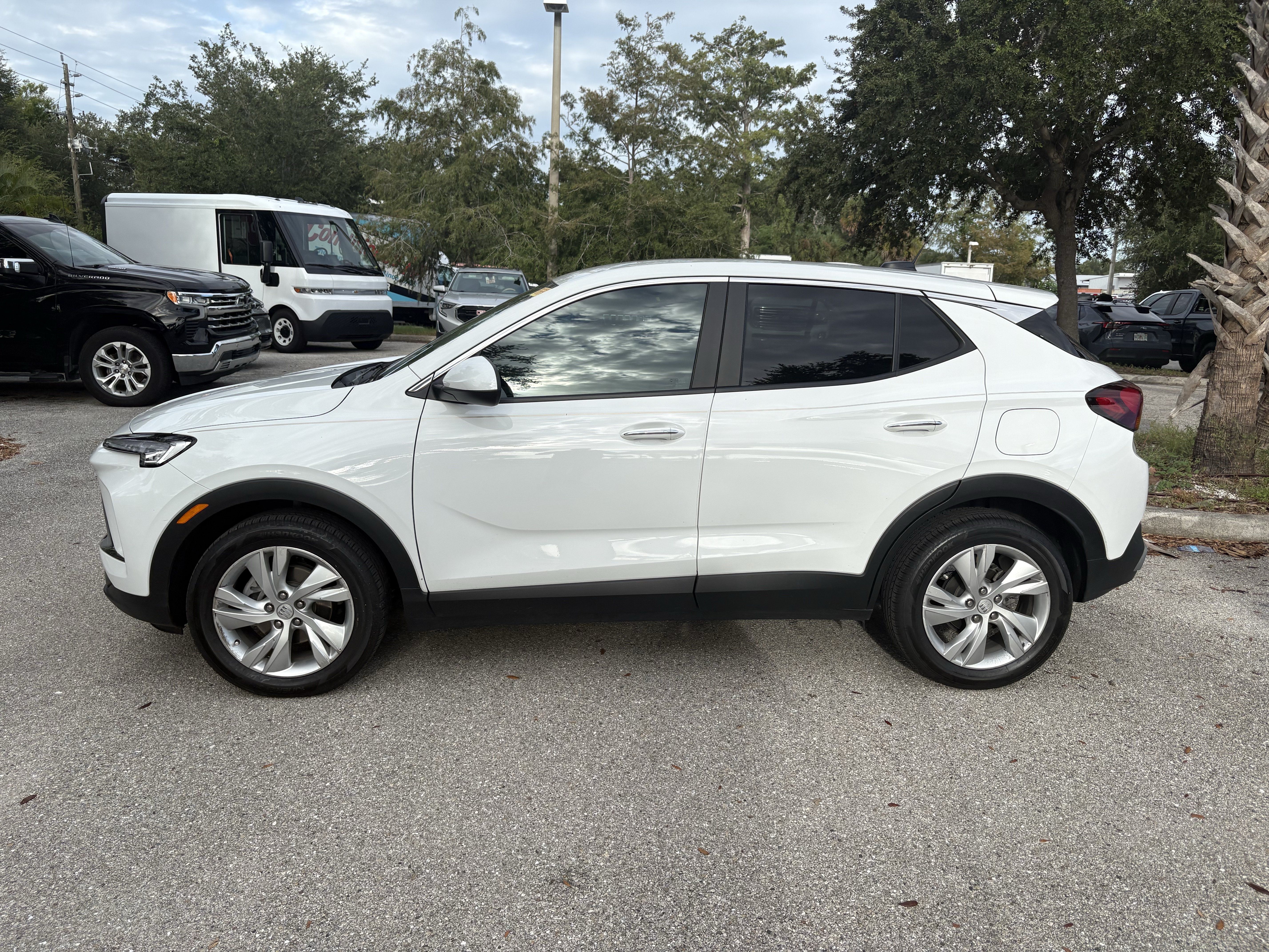Certified 2024 Buick Encore GX Preferred FWD image 4