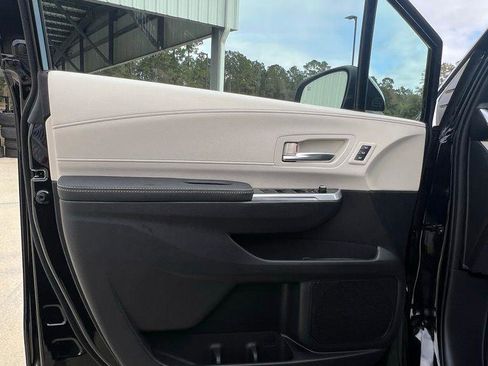 New 2026 Toyota Sienna Platinum image 9