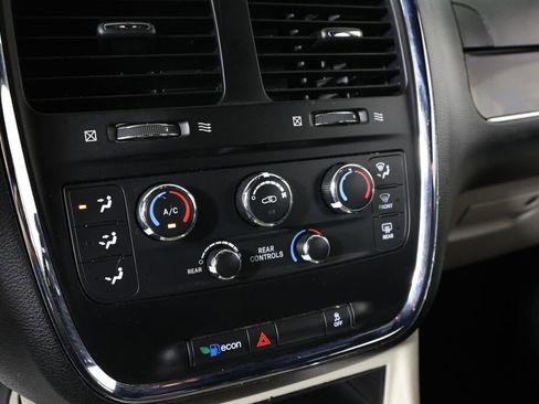 Used 2017 Dodge Grand Caravan SXT FWD image 34