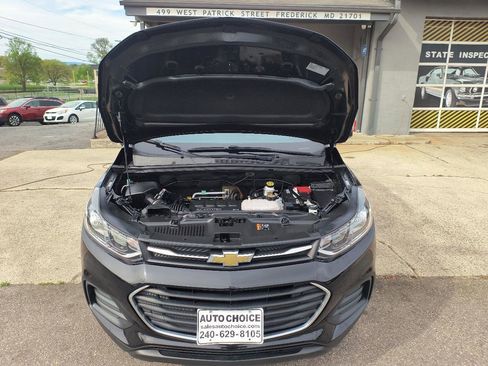 Used 2020 Chevrolet Trax LS AWD/4WD image 37