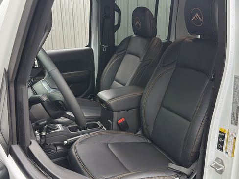 Used 2025 Jeep Wrangler Unlimited Sahara w/ Safety Group image 32