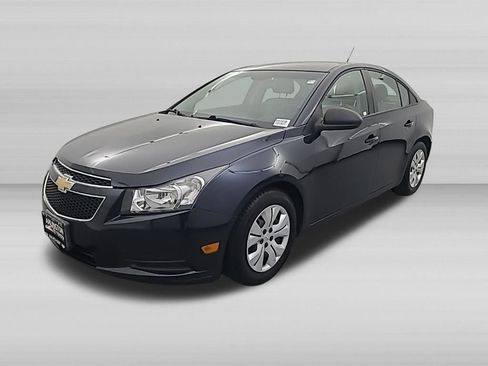 Used 2014 Chevrolet Cruze LS FWD image 6