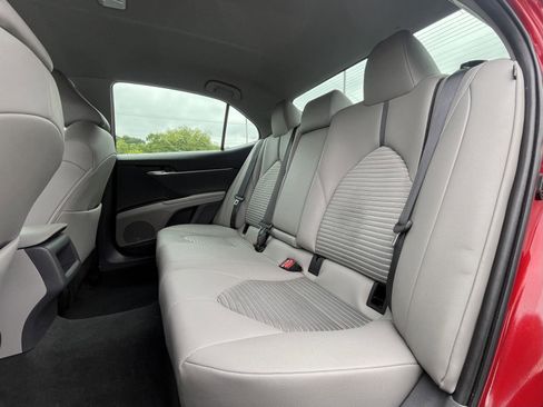 Used 2022 Toyota Camry SE FWD image 18