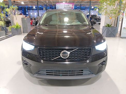 Used 2024 Volvo XC40 B5 Plus w/ Climate Package image 3