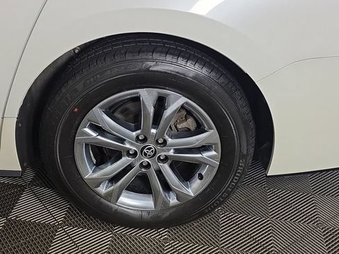 Used 2021 Toyota Sienna Platinum AWD/4WD image 17