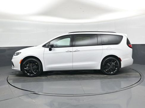 New 2026 Chrysler Pacifica Select image 7
