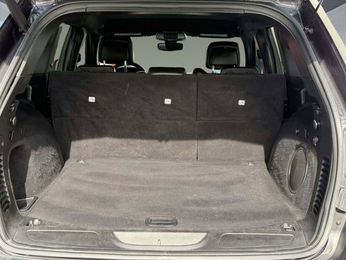 Used 2019 Jeep Grand Cherokee Laredo w/ Laredo X Package image 29