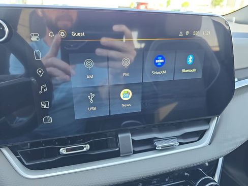 New 2026 Chevrolet Equinox LT w/ Convenience Package II FWD image 21