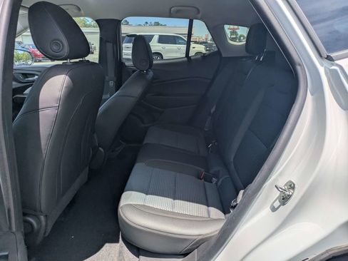 Used 2025 Chevrolet Trax LT FWD image 14