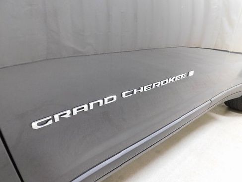 Used 2022 Jeep Grand Cherokee Laredo w/ Luxury Tech Group I image 12