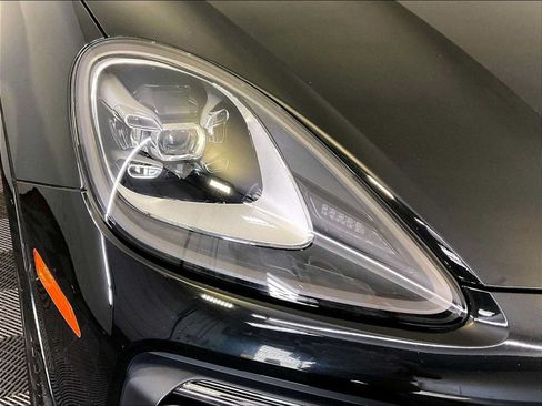 Certified 2023 Porsche Cayenne AWD/4WD image 12