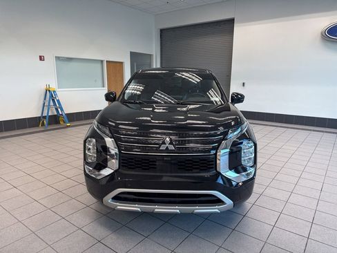 Used 2022 Mitsubishi Outlander SE image 3