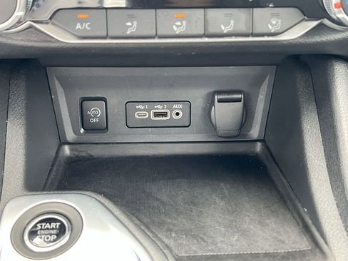 Used 2025 Nissan Sentra SV FWD image 21