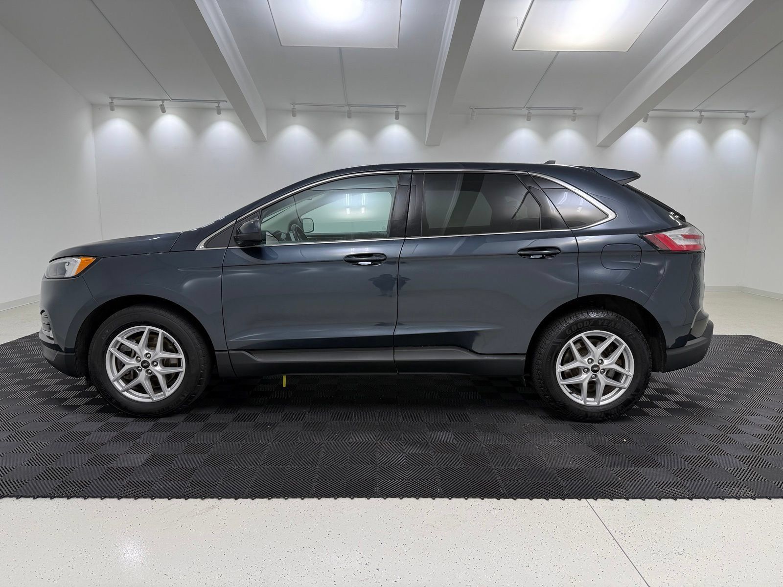 Used 2023 Ford Edge SEL w/ Convenience Package AWD/4WD image 4